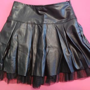 T-SHIRT AND SHORT SKIRT