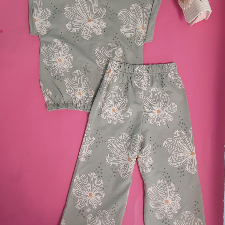 SET T-SHIRT AND PANTS
