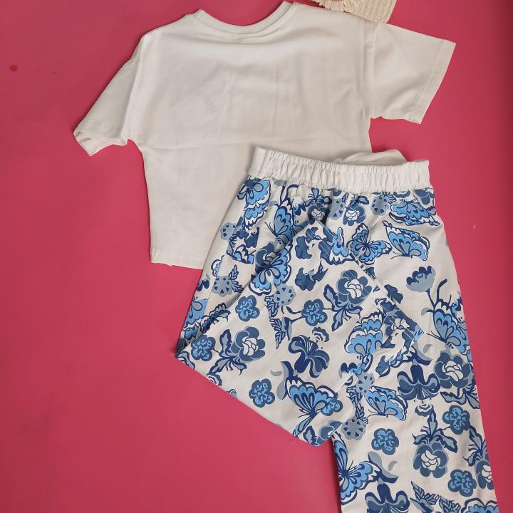 SET T-SHIRT AND PANTS