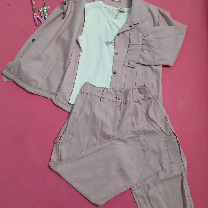 SET SHIRTS AND T-SHIRTS AND PANTS